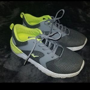 Boys size 6y Everlast shoes